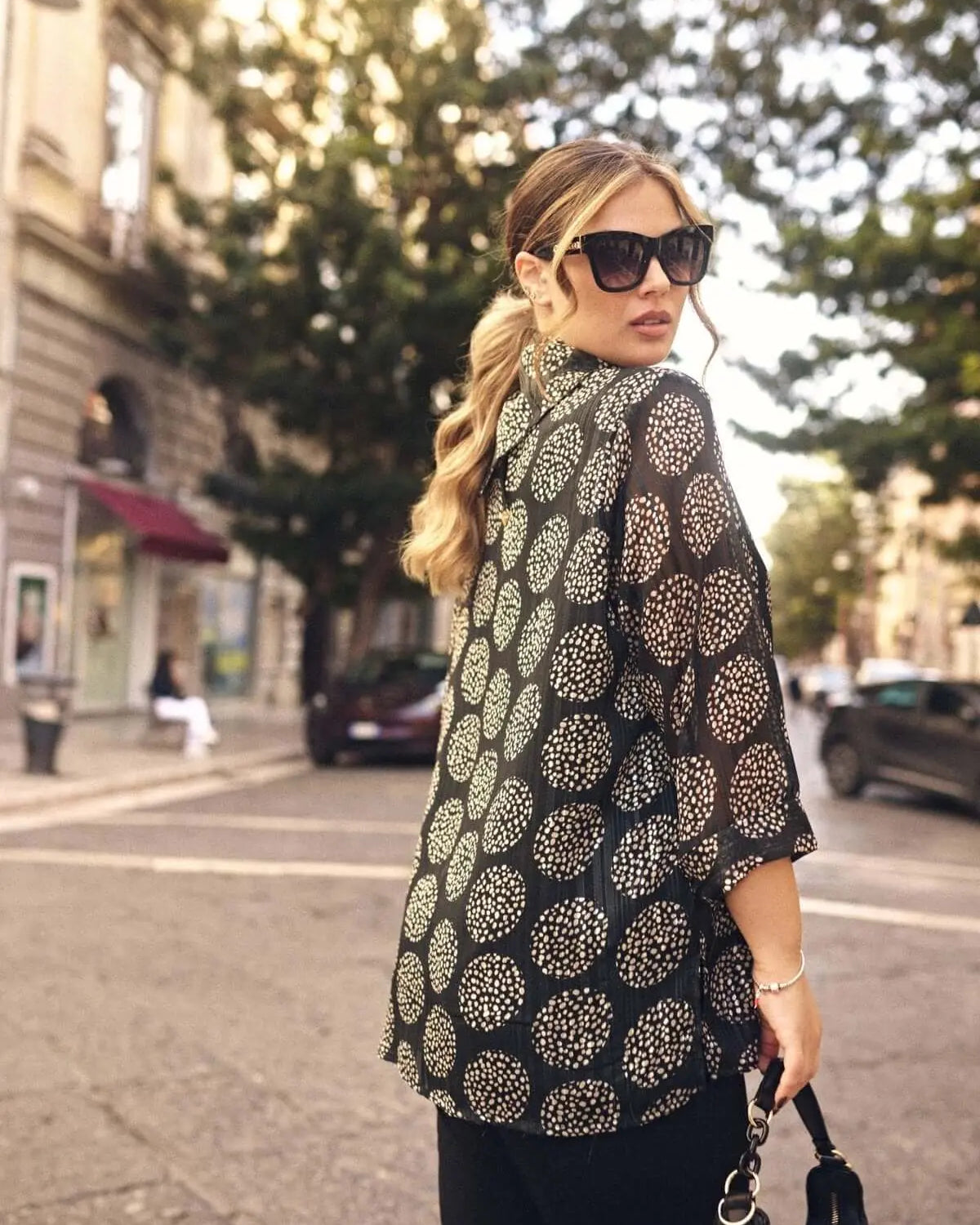 Completo con blusa fantasia e flare pants NERO DORABELLA PIU'