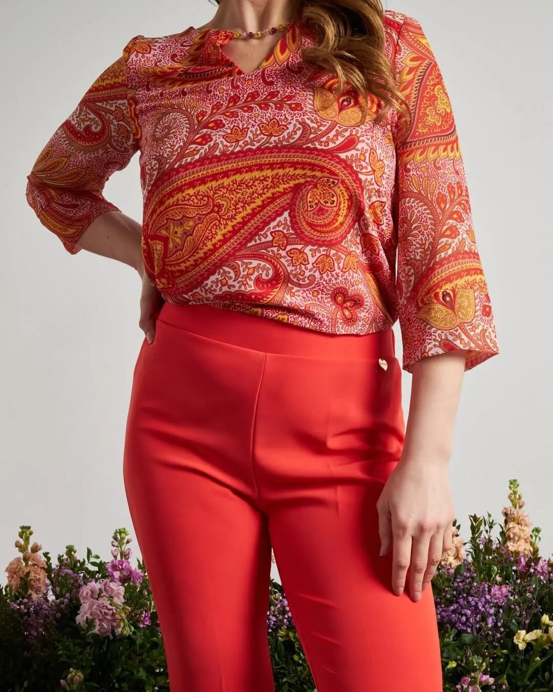 Completo con blusa in georgette con fantasia cashmere e pantalone in cady tinta unita PAPAVERO DORABELLA