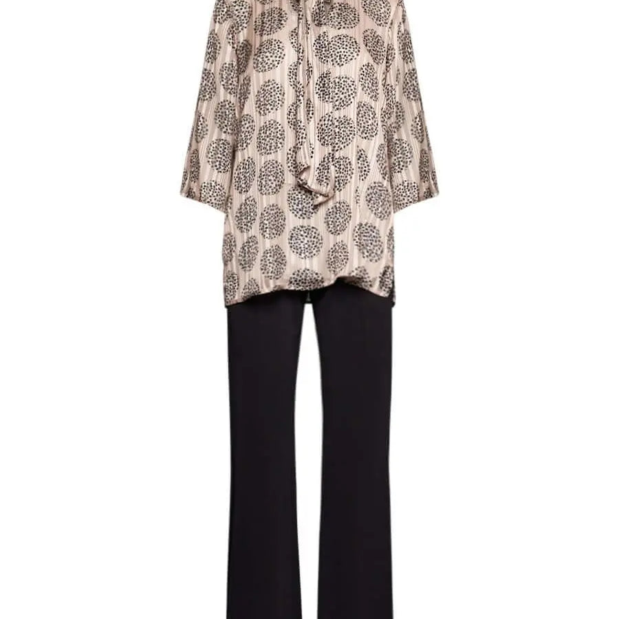 Completo con blusa in georgette lurex con fantasia a pois e collo lavallière e pantalone morbido ti CHAMPAGNE DORABELLA