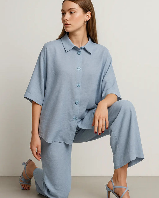 Completo con camicia bull collar, maniche mantella e pantalone comodo Unica by Dorabella