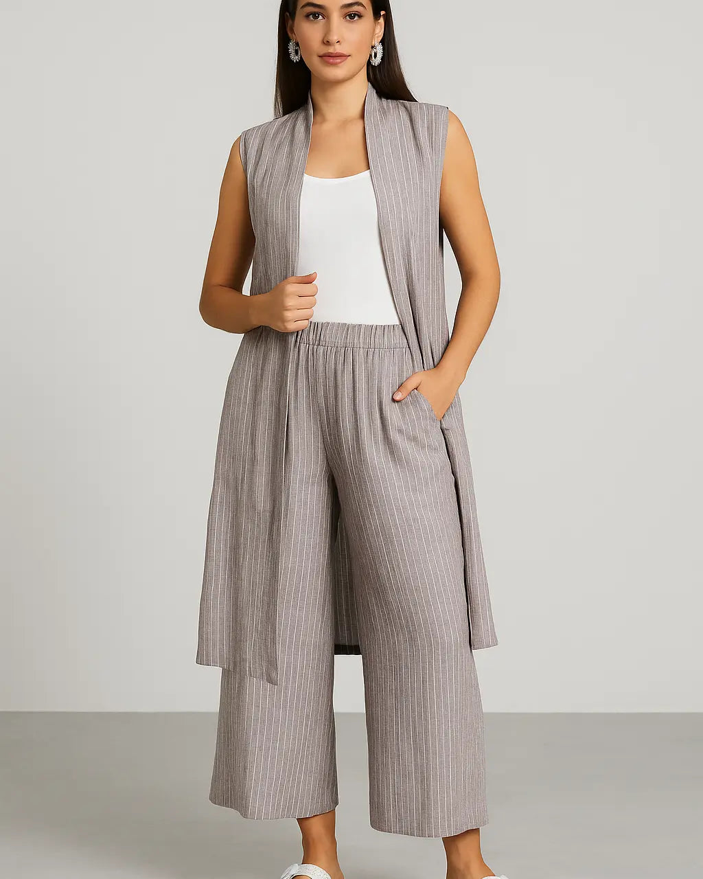 Completo coordinato in tessuto gessato lurex con gilet lungo e pantaloni ampi Unica by Dorabella