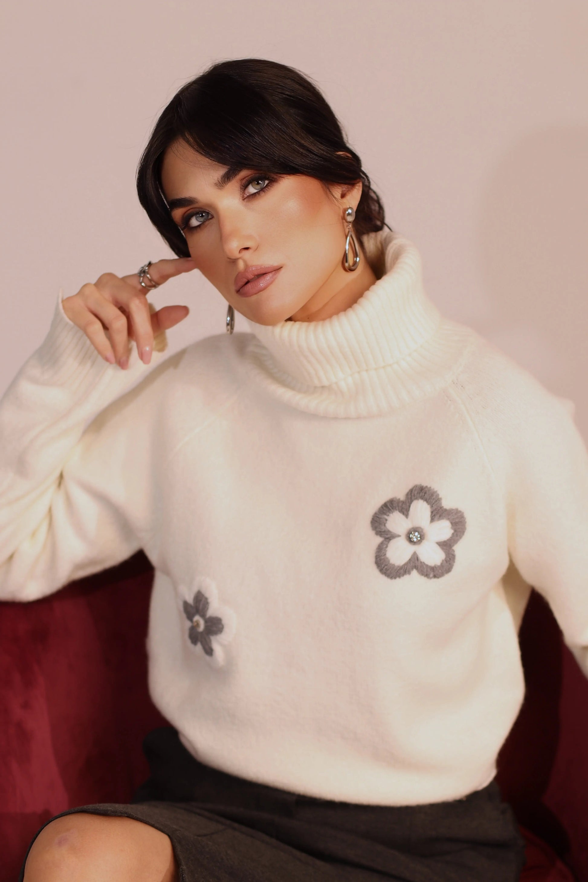 Dolcevita con fiori ricamati DORABELLA