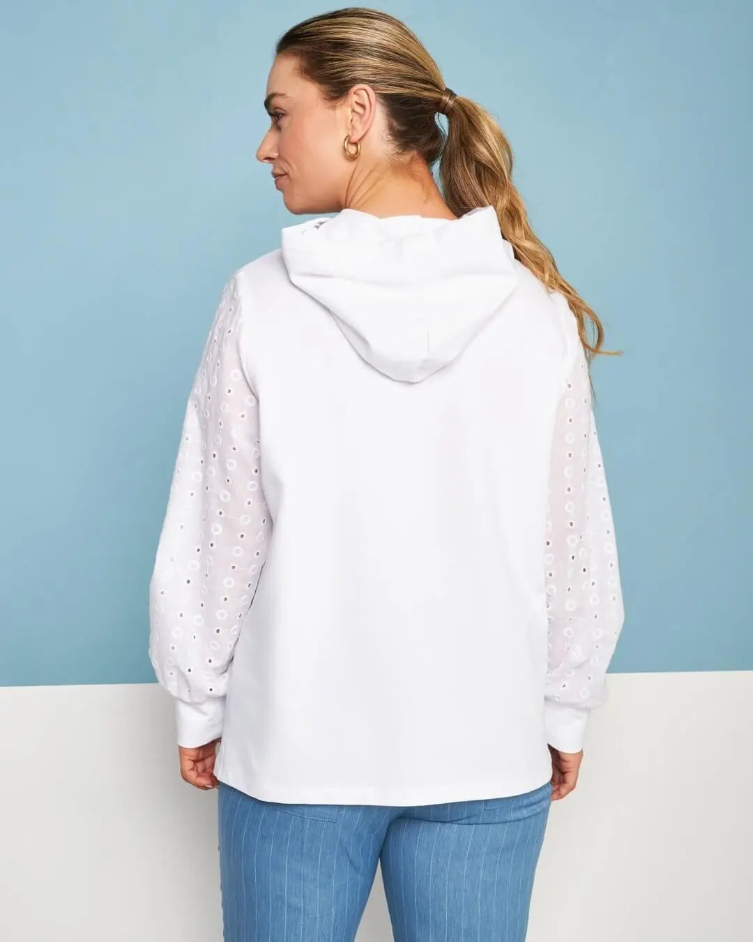 Felpa con zip e cappuccio in jersey di cotone elasticizzato con maniche in pizzo sangallo. BIANCO DORABELLA