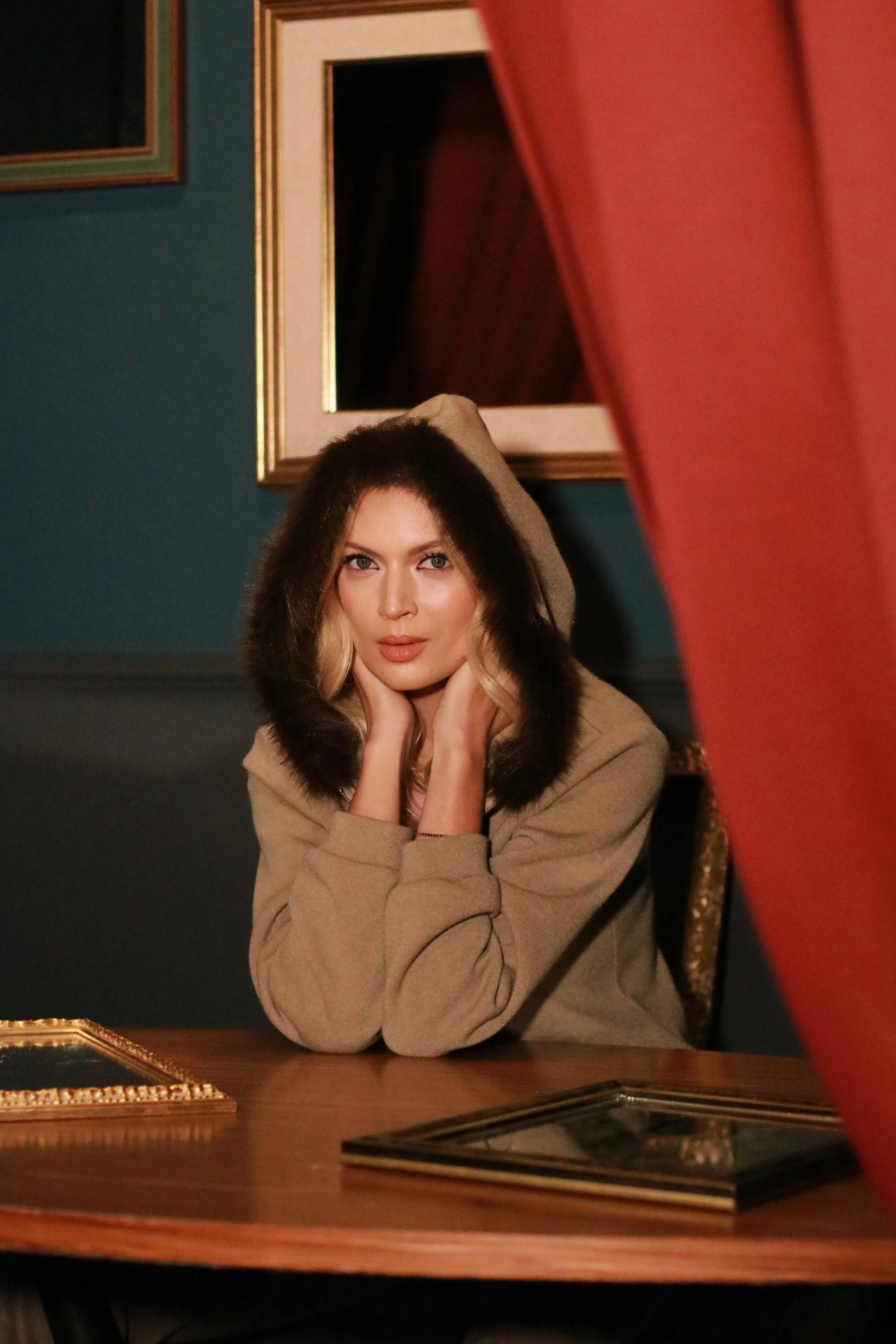 Felpa in maglia con bordo in pelliccia DORABELLA