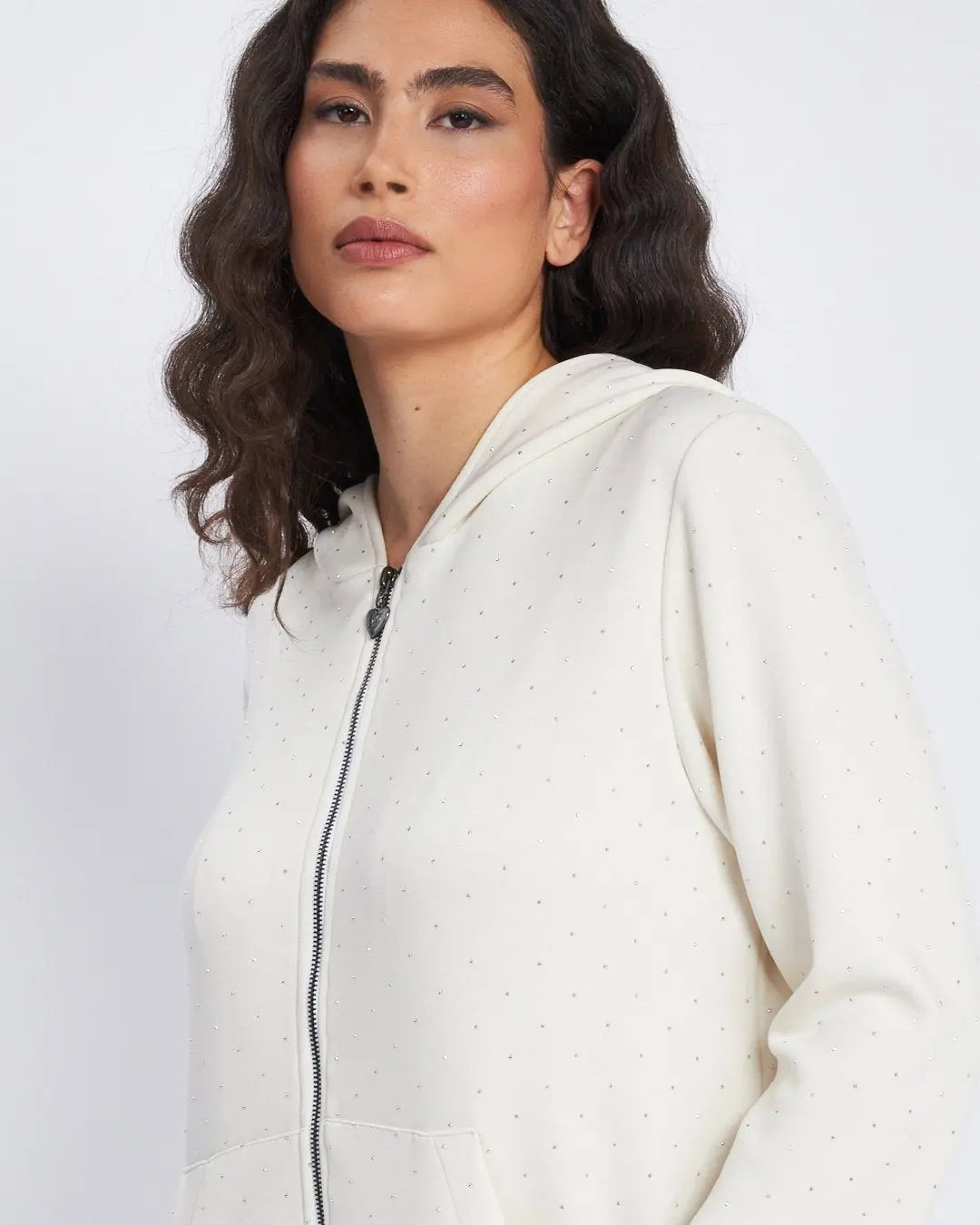 Felpa in modal con strass con cappuccio e tasche PANNA DORABELLA