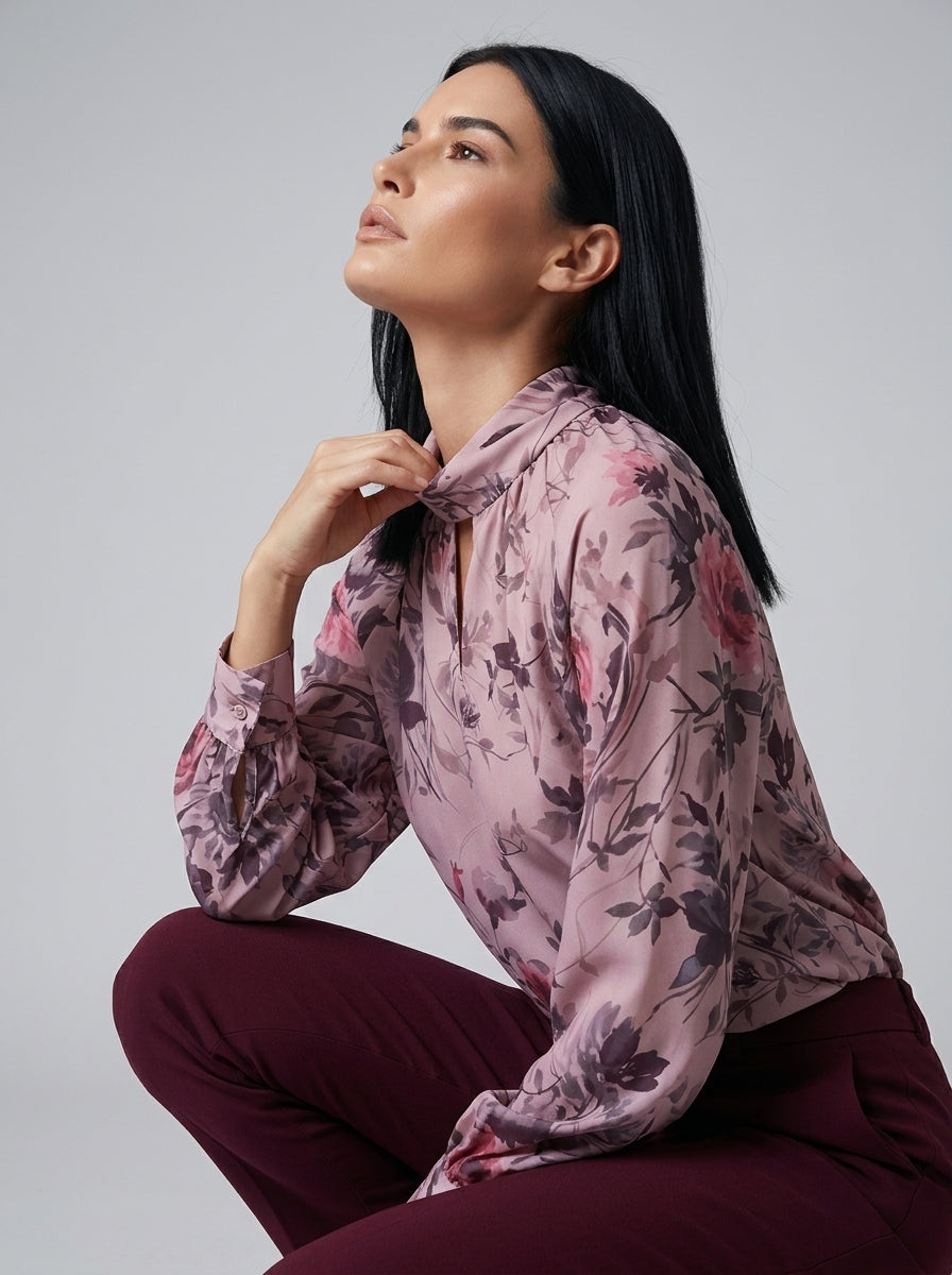 Blusa con collo intrecciato