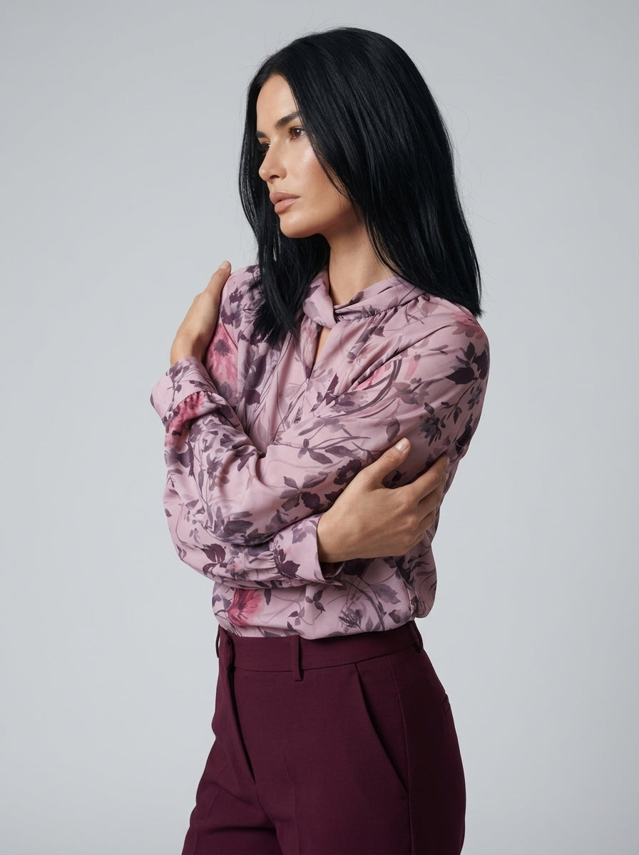 Blusa con collo intrecciato