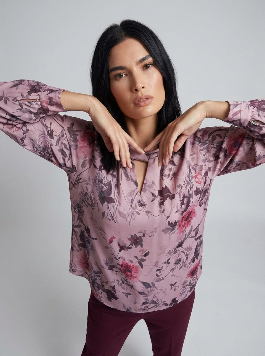 Blusa con collo intrecciato