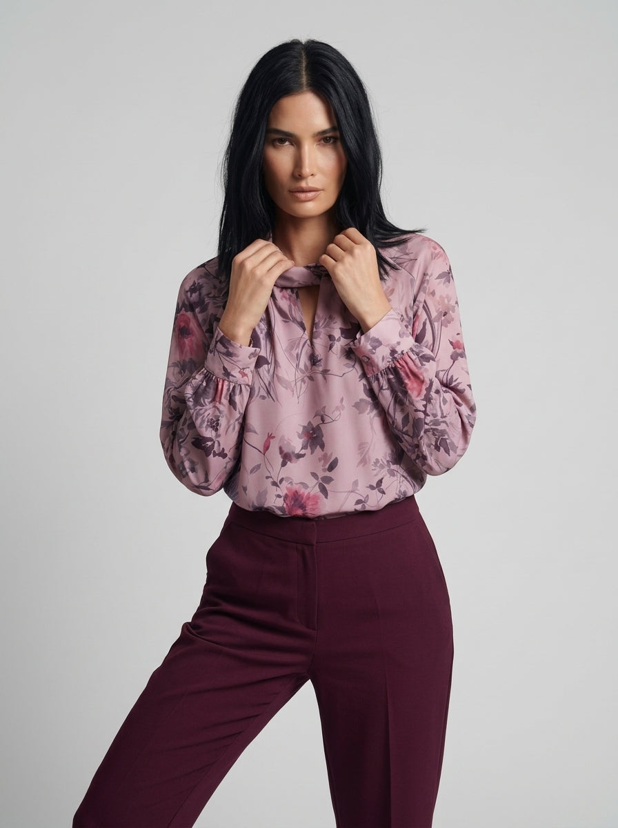 Blusa con collo intrecciato