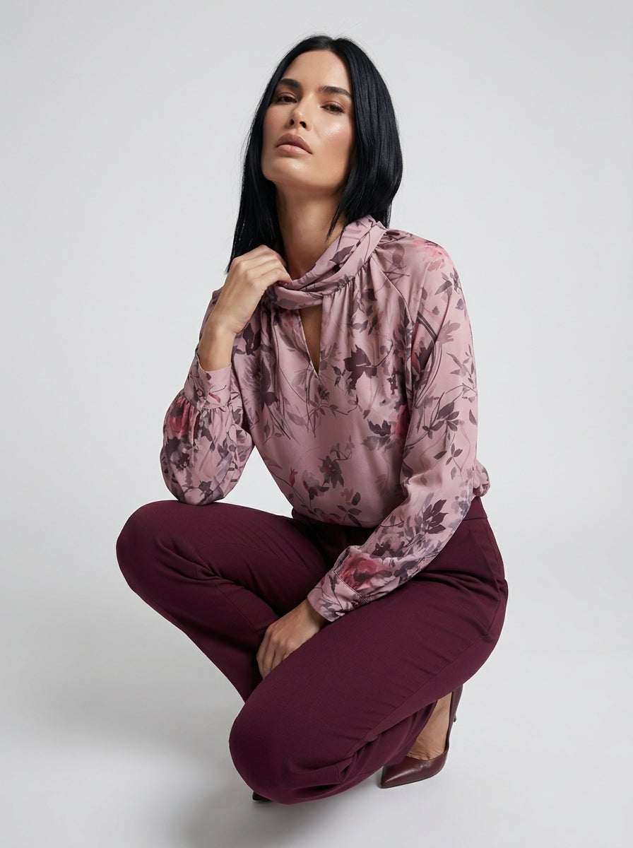 Blusa con collo intrecciato