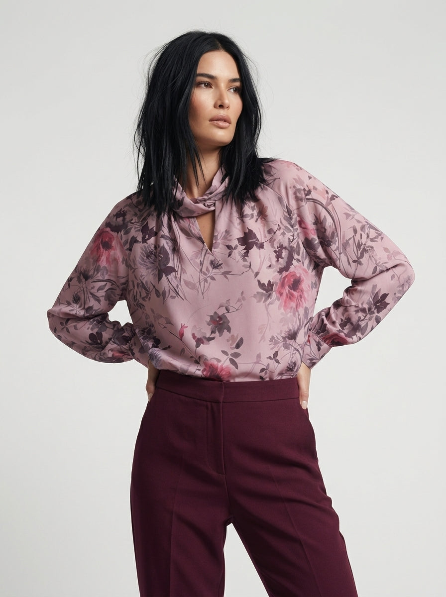 Blusa con collo intrecciato