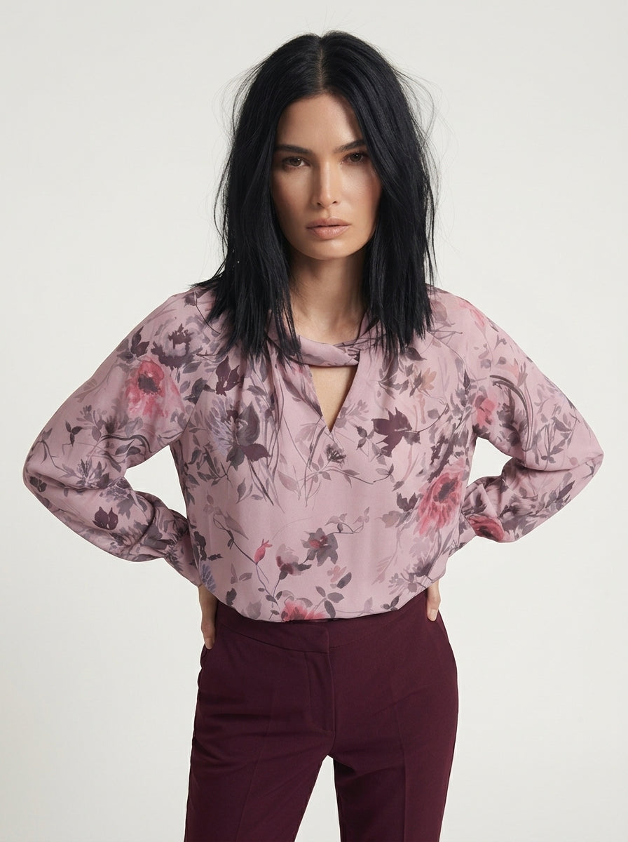 Blusa con collo intrecciato