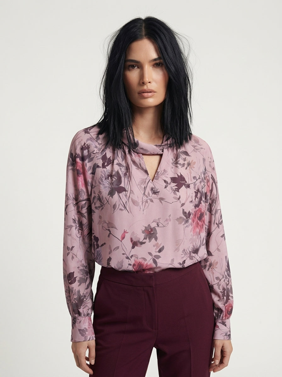 Blusa con collo intrecciato