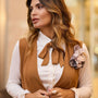 Gilet in crêpe elasticizzato tinta unita con cintura in vita e spilla con fantasia floreale astratt NOCE DORABELLA