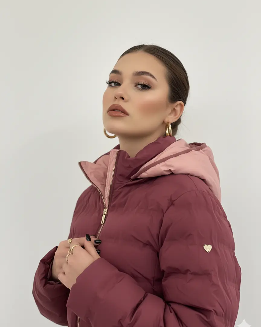 Giubbino corto con cappuccio e contrasto DORABELLA