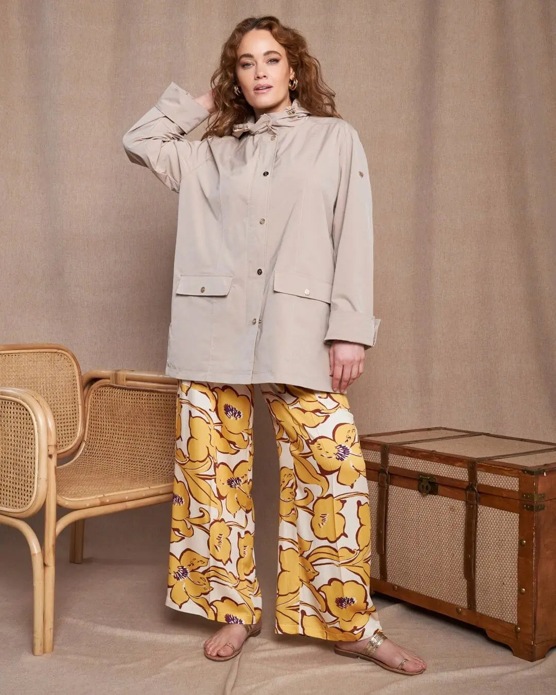 Giubbino in nylon con cappuccio e bottoni a pressione. BEIGE DORABELLA PIU'