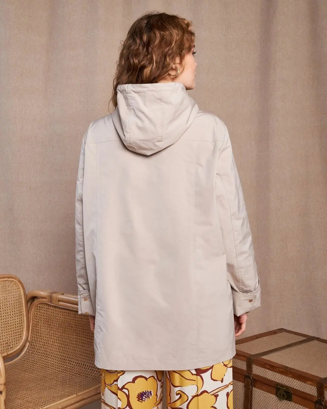 Giubbino in nylon con cappuccio e bottoni a pressione. BEIGE DORABELLA PIU'