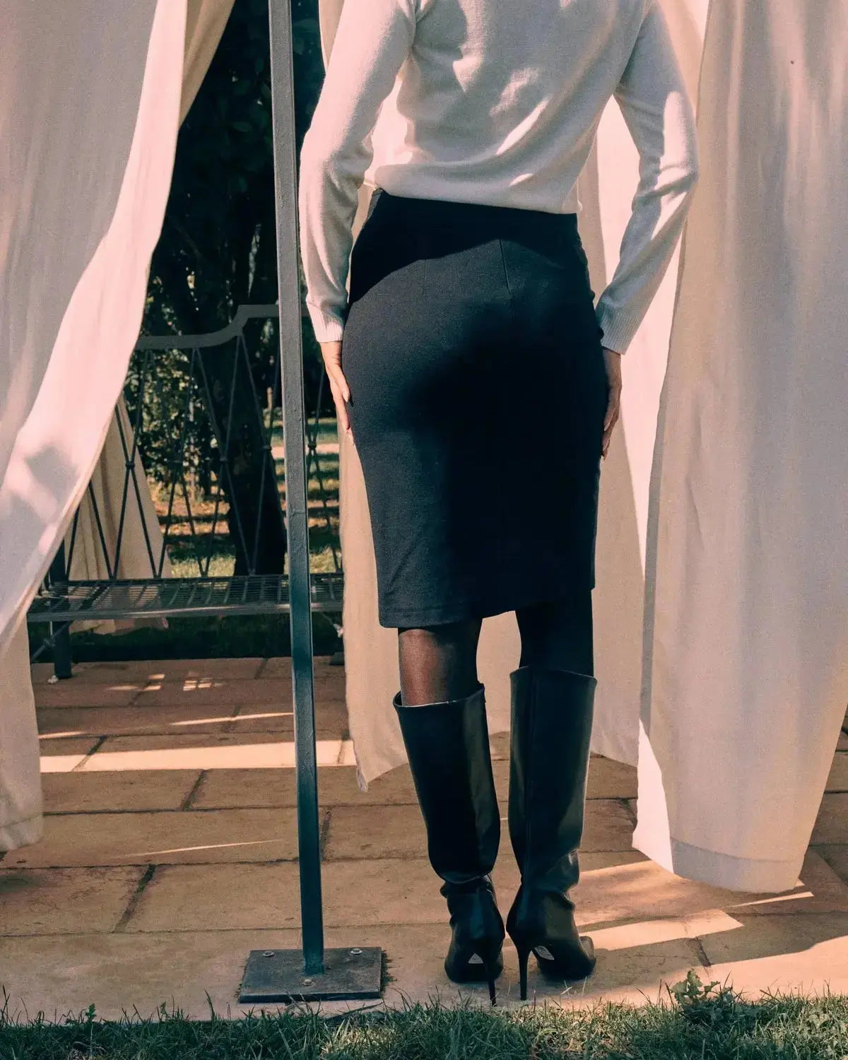 Gonna a tubino con tagli e spacchi frontali DORABELLA