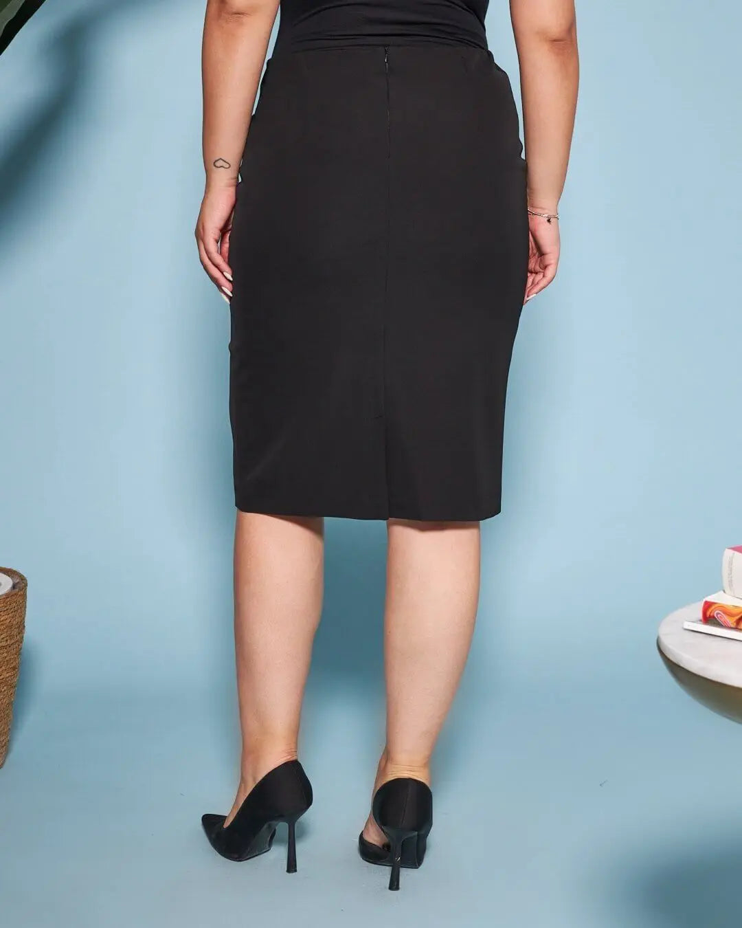 Gonna a tubino in cady elasticizzato tinta unita con zip e spacco