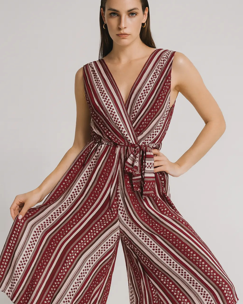 Jumpsuit ampia con scollo a "V" incrociato e fusciacca in vita Unica by Dorabella