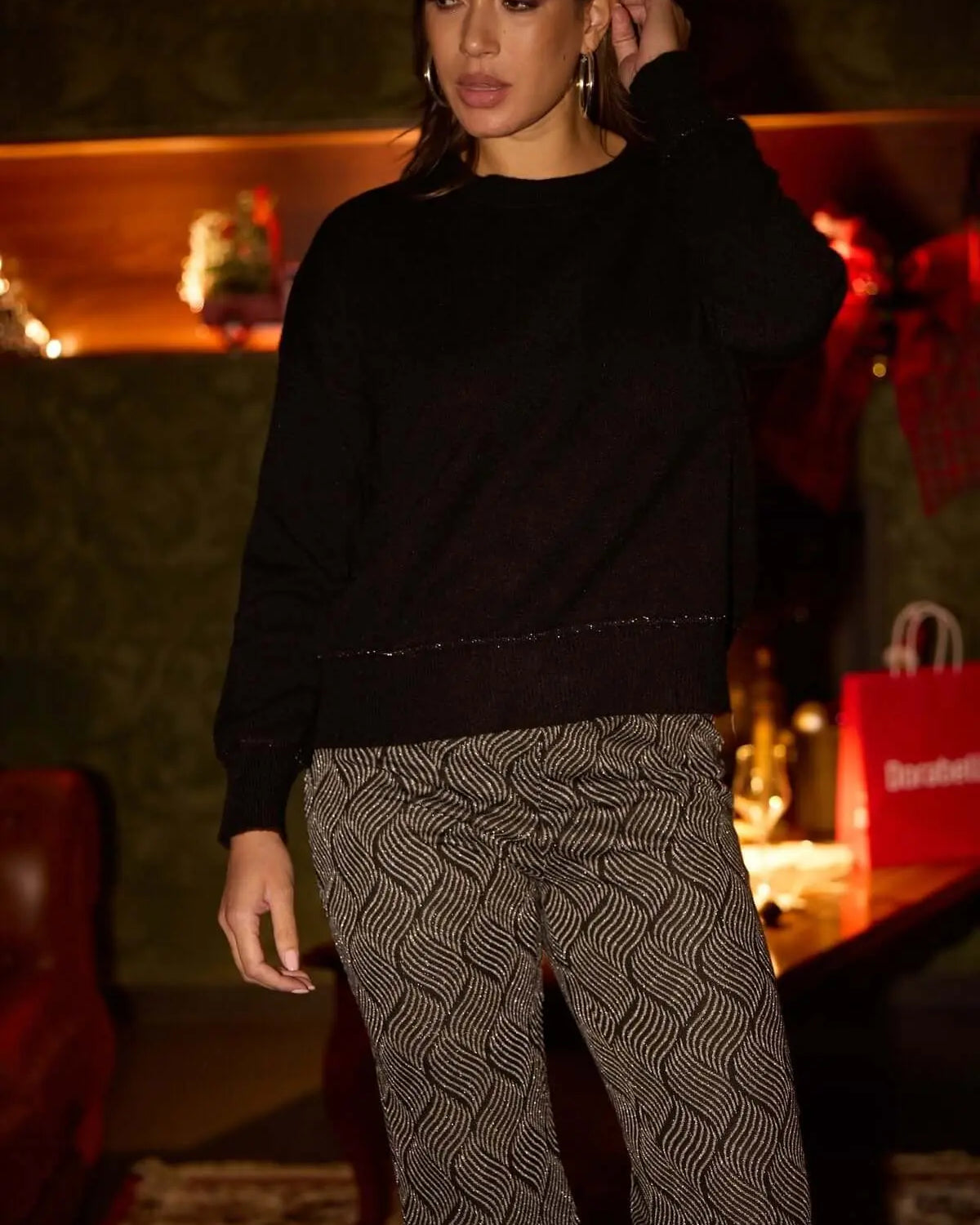 MAGLIA GIROCOLLO CON PROFILO LUREX NERO DORABELLA