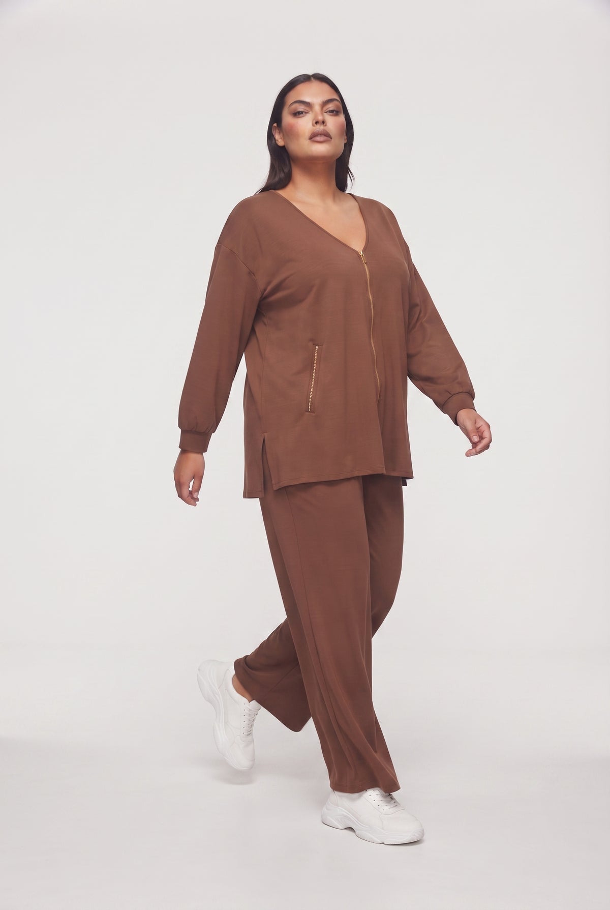 Coordinato felpa scollo a V e pantalone palazzo