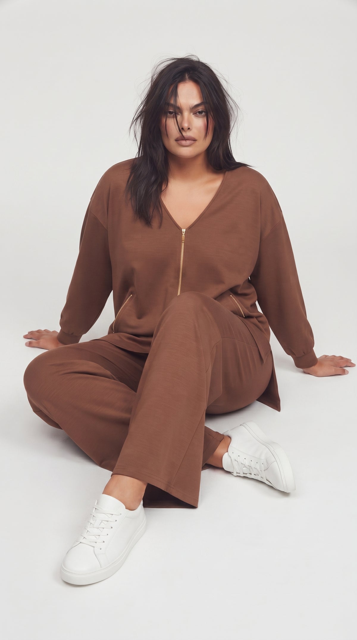 Coordinato felpa scollo a V e pantalone palazzo