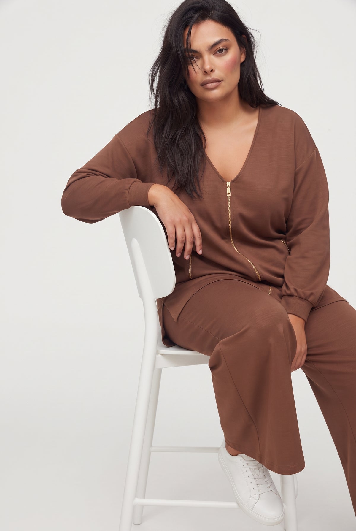 Coordinato felpa scollo a V e pantalone palazzo