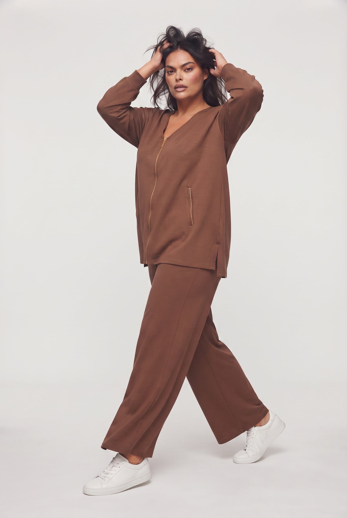 Coordinato felpa scollo a V e pantalone palazzo