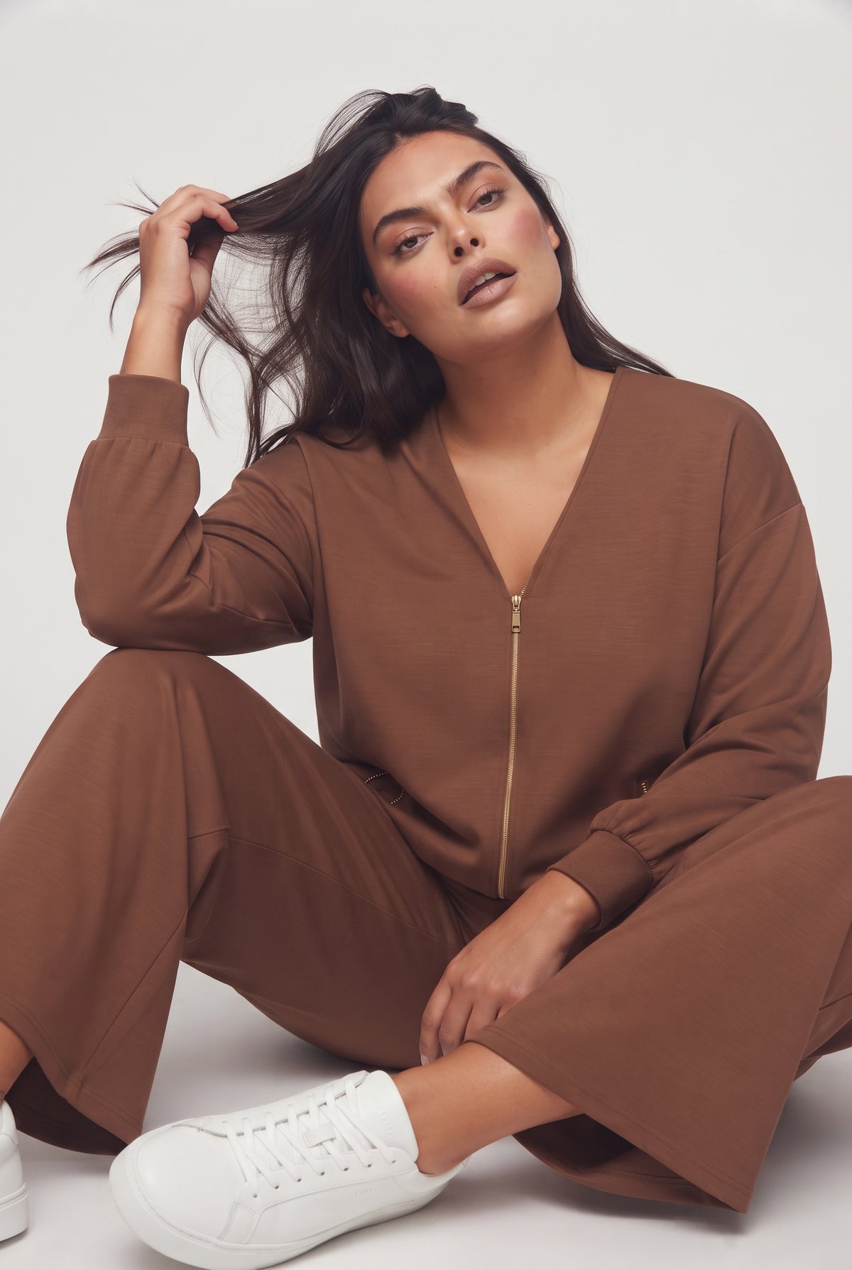 Coordinato felpa scollo a V e pantalone palazzo