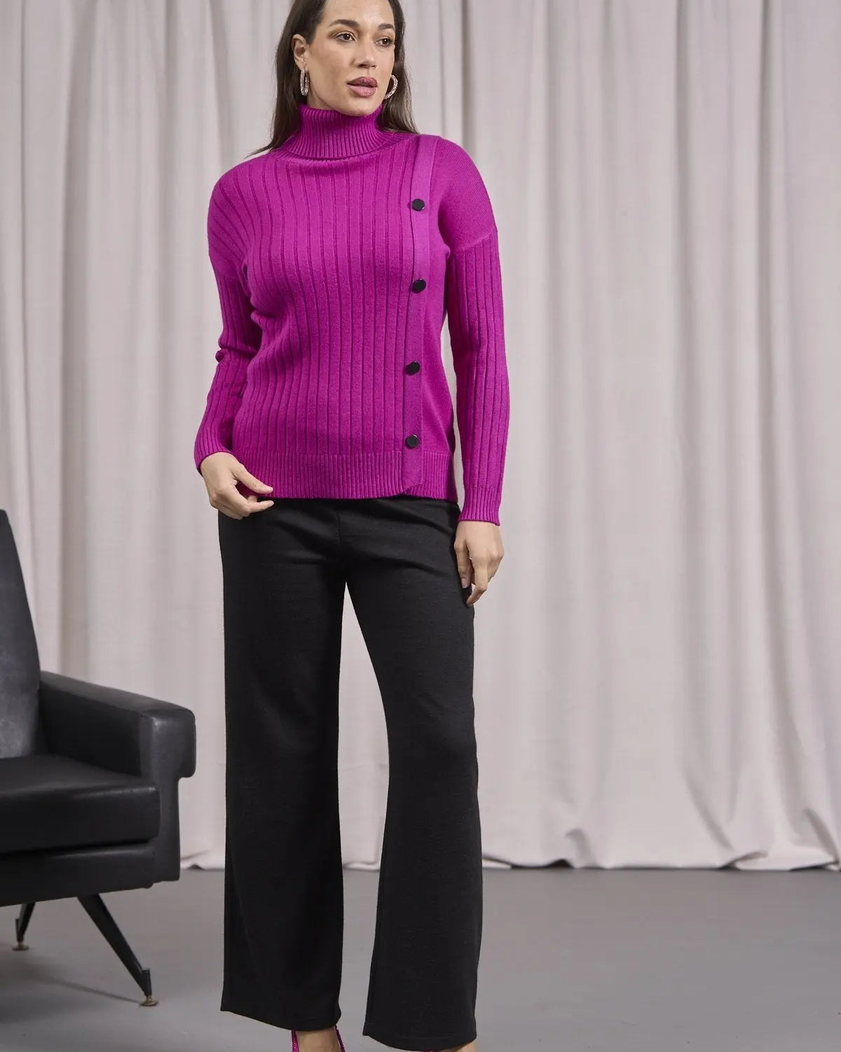 Maglia a collo alto con bottoni laterali MAGENTA DORABELLA