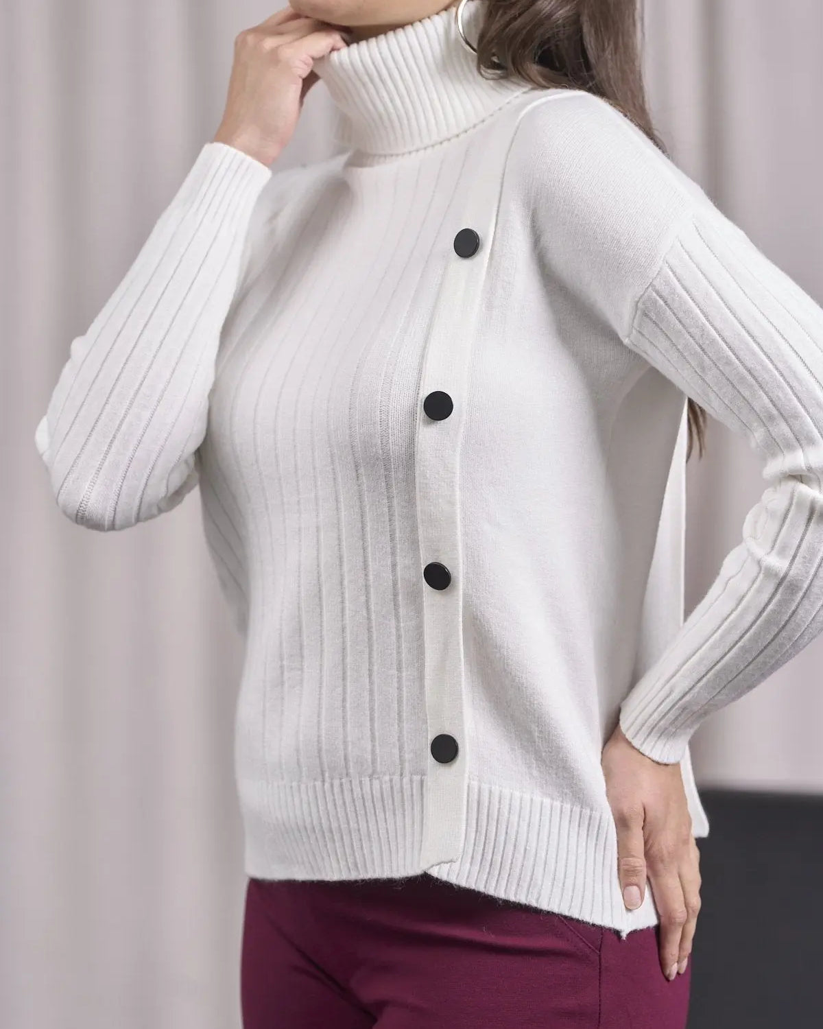 Maglia a collo alto con bottoni laterali PANNA DORABELLA