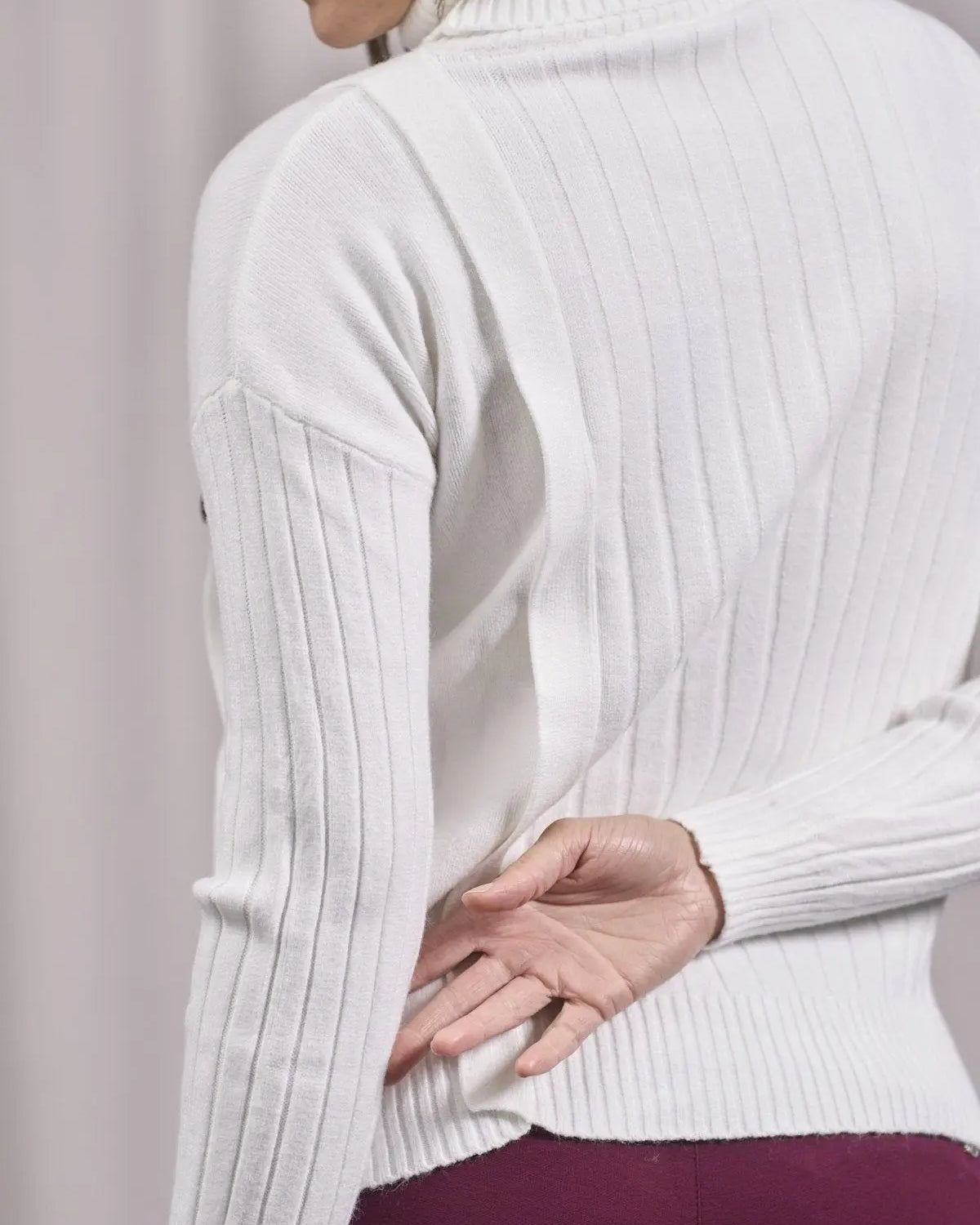 Maglia a collo alto con bottoni laterali PANNA DORABELLA