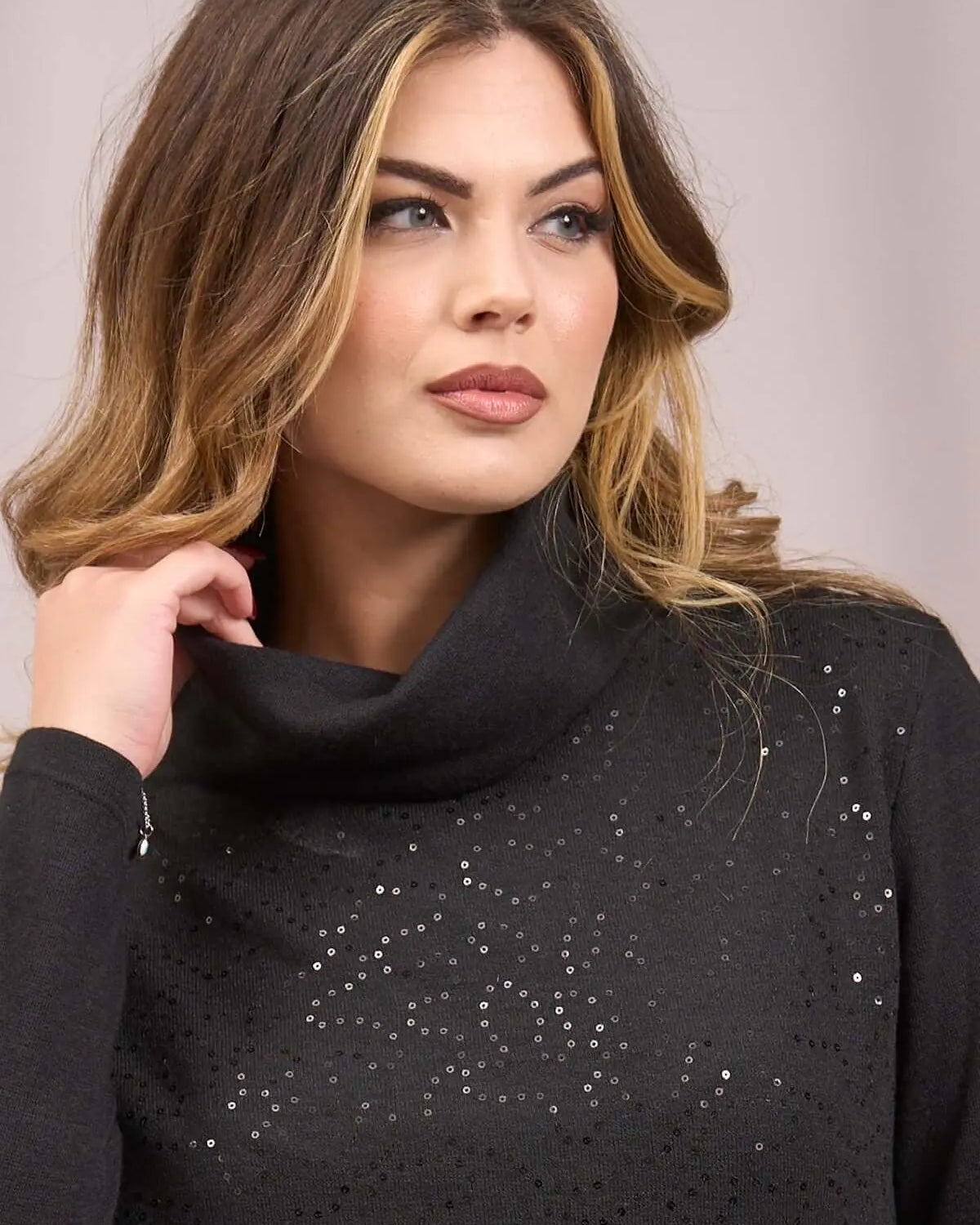 Maglia a collo alto con paillettes ricamate NERO DORABELLA