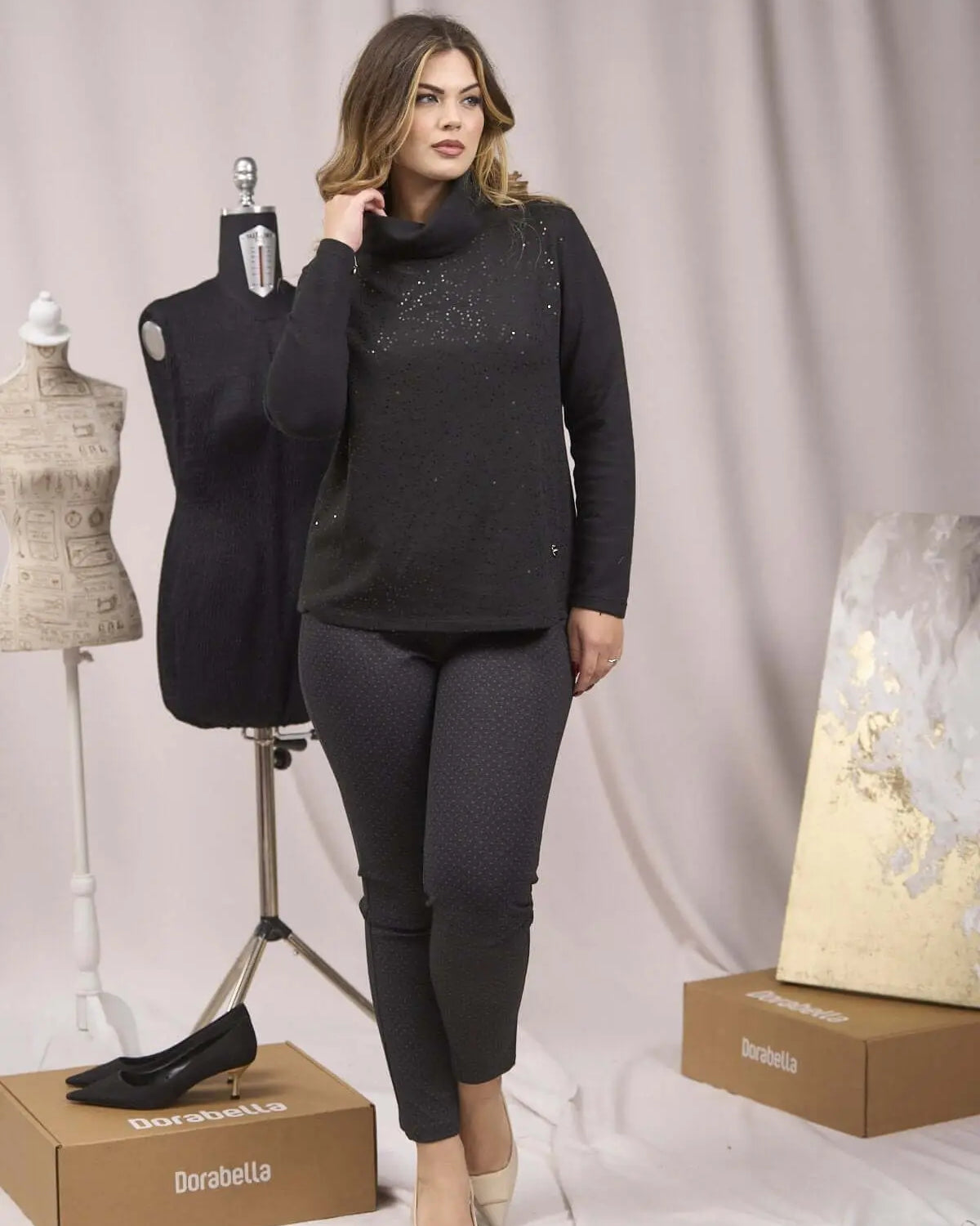 Maglia a collo alto con paillettes ricamate NERO DORABELLA