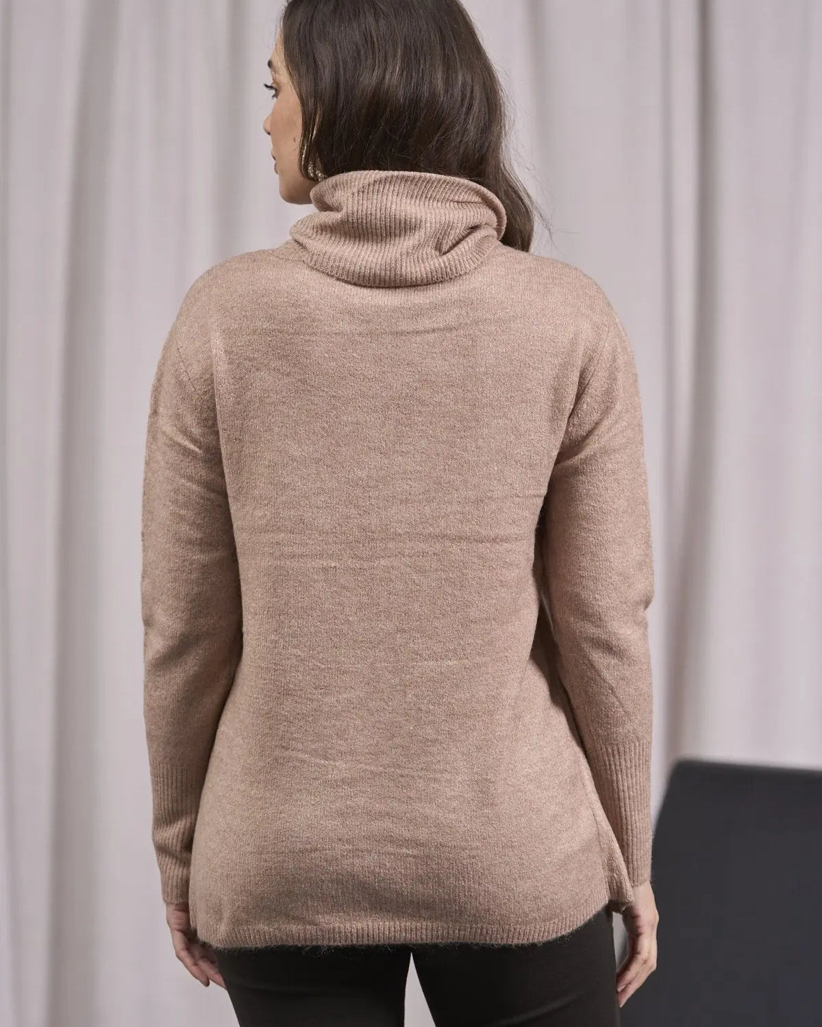 Maglia a collo alto risvoltato e spacchi CAMMELLO DORABELLA