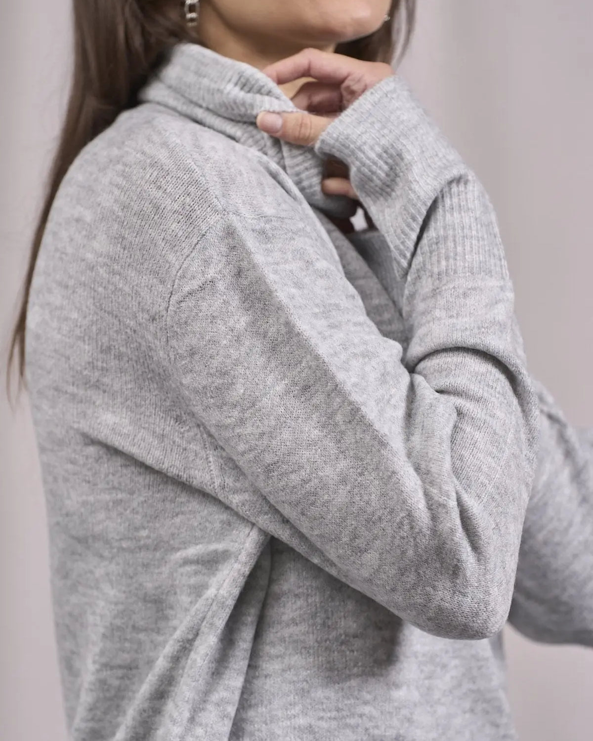 Maglia a collo alto risvoltato e spacchi GRIGIO DORABELLA