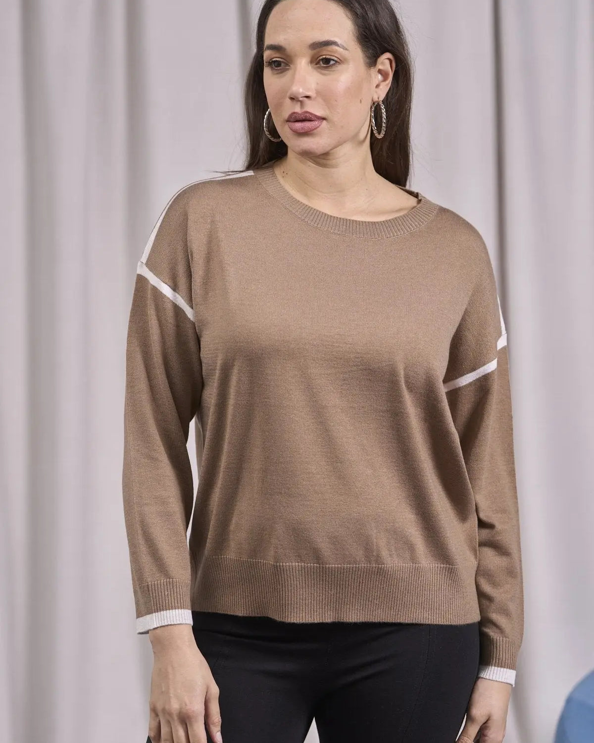 Maglia a girocollo con contorni a contrasto CAMMELLO IRONICA