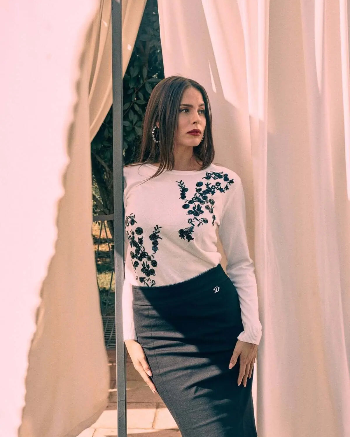 Maglia a girocollo con ricami frontali in paillettes OFF WHITE DORABELLA