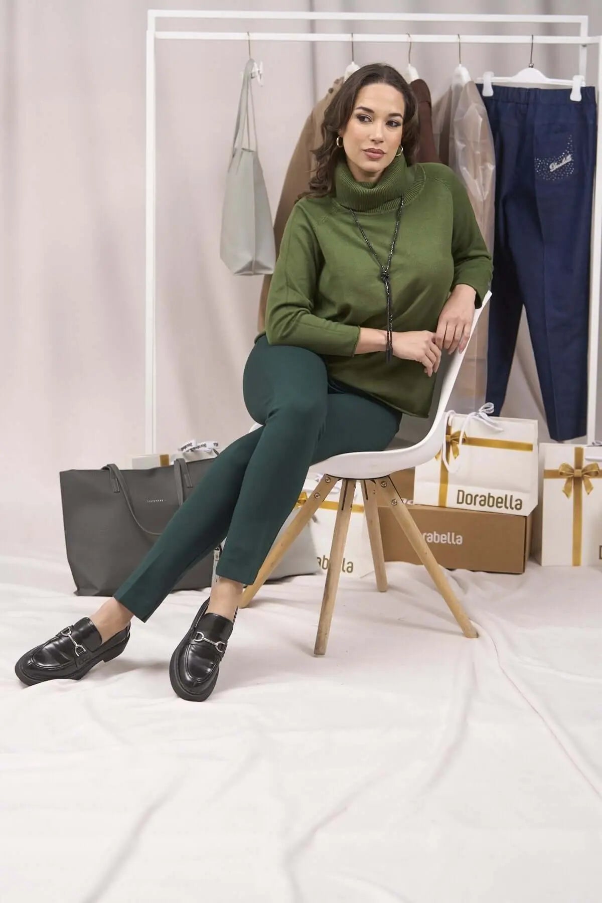 Maglia a manica raglan con collo alto MILITARE DORABELLA PIU' L-XL