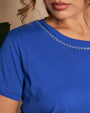 Maglia a maniche corte in filato di cotone tinta unita con decorazioni di strass sullo scollo. ROYAL DORABELLA
