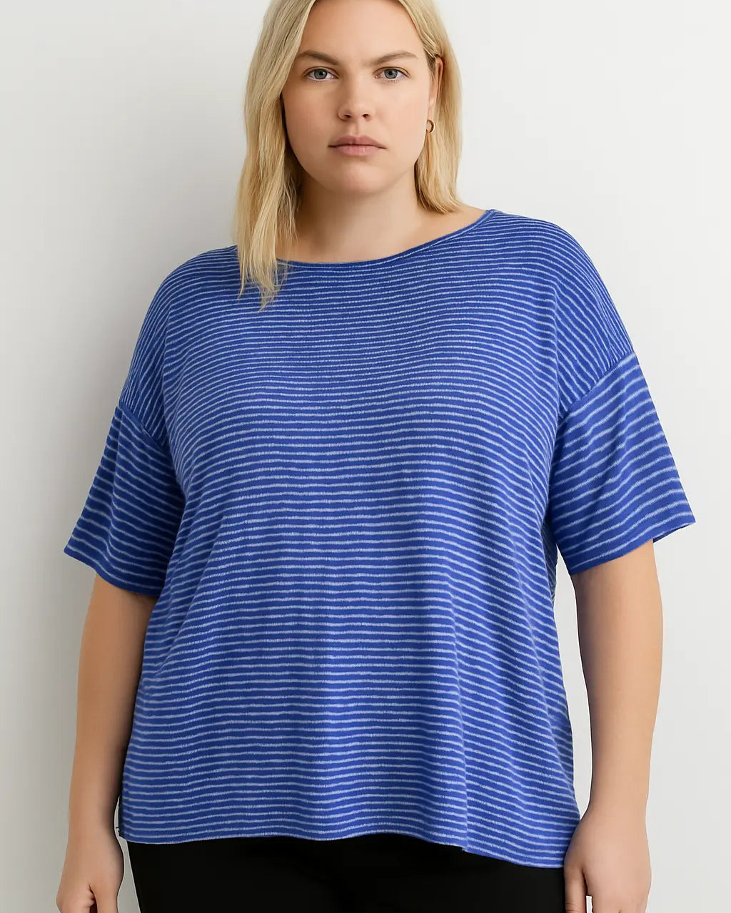 Maglia a maniche corte in filato di lino fiammato e rigato tinta unita. BLUE NAVY IRONICA