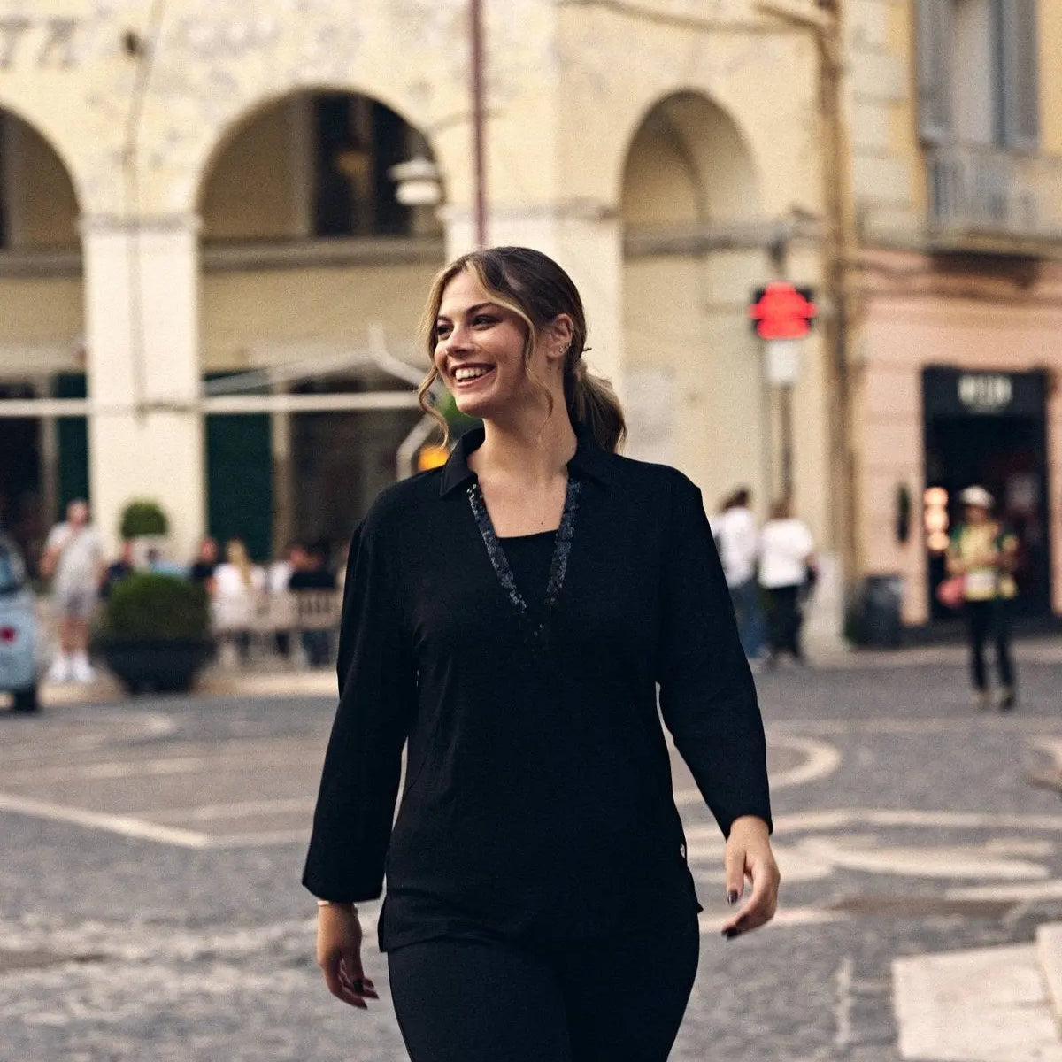 Maglia a maniche lunghe con scollo a V con inserto in paillettes tono su tono NERO DORABELLA PIU' XXXL