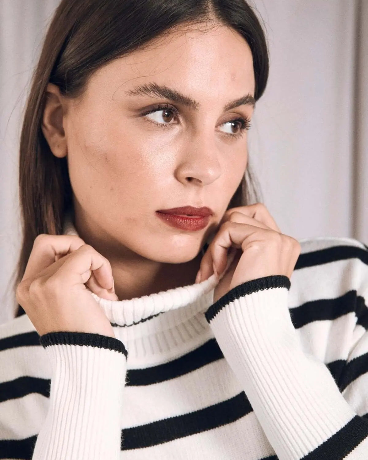 Maglia a righe con collo alto risvoltato NERO DORABELLA