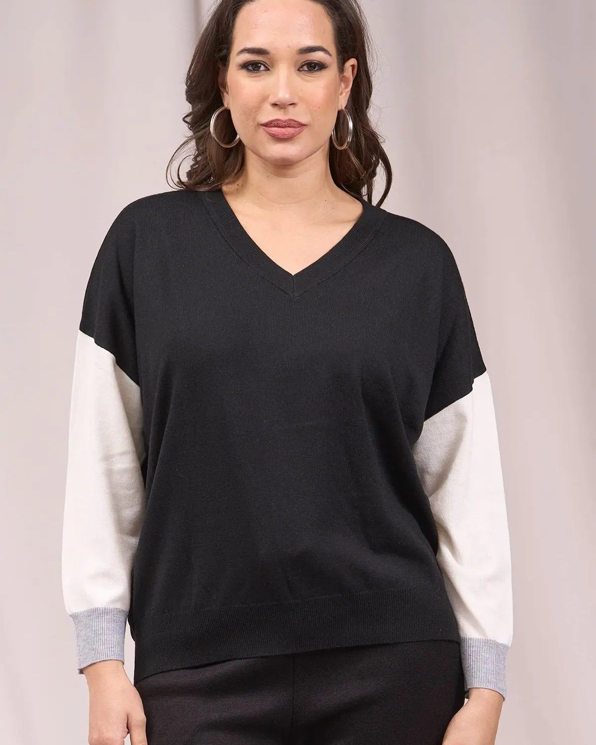 Maglia a scollo a V con inserti a contrasto NERO IRONICA