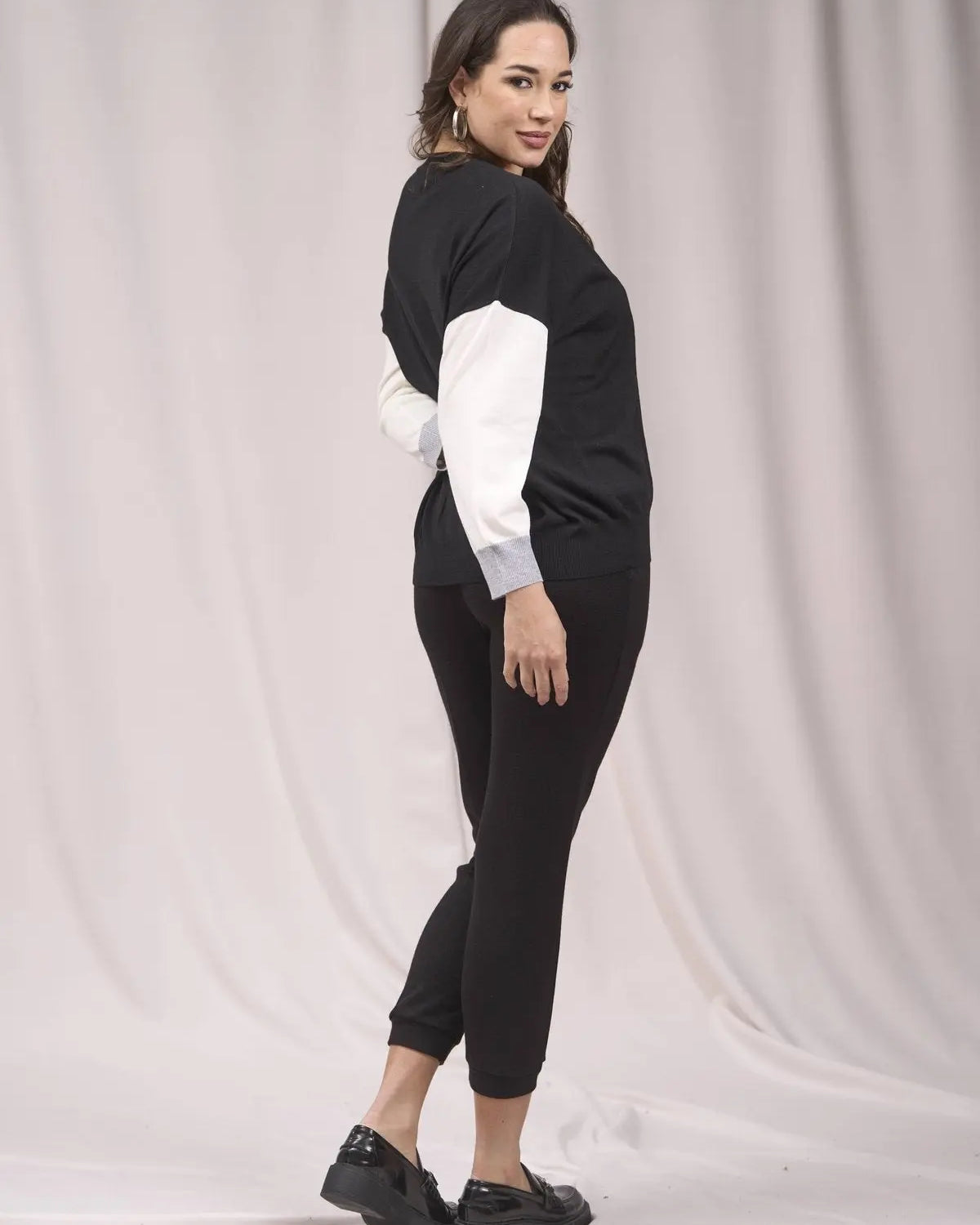 Maglia a scollo a V con inserti a contrasto NERO IRONICA