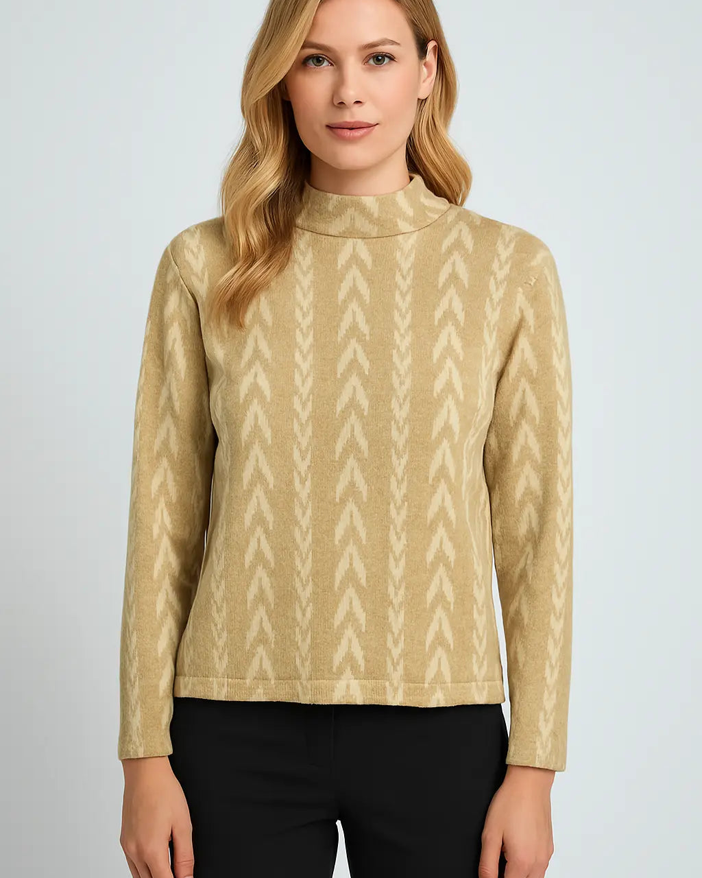 Maglia beige in maglia chevron con collo alto DORABELLA