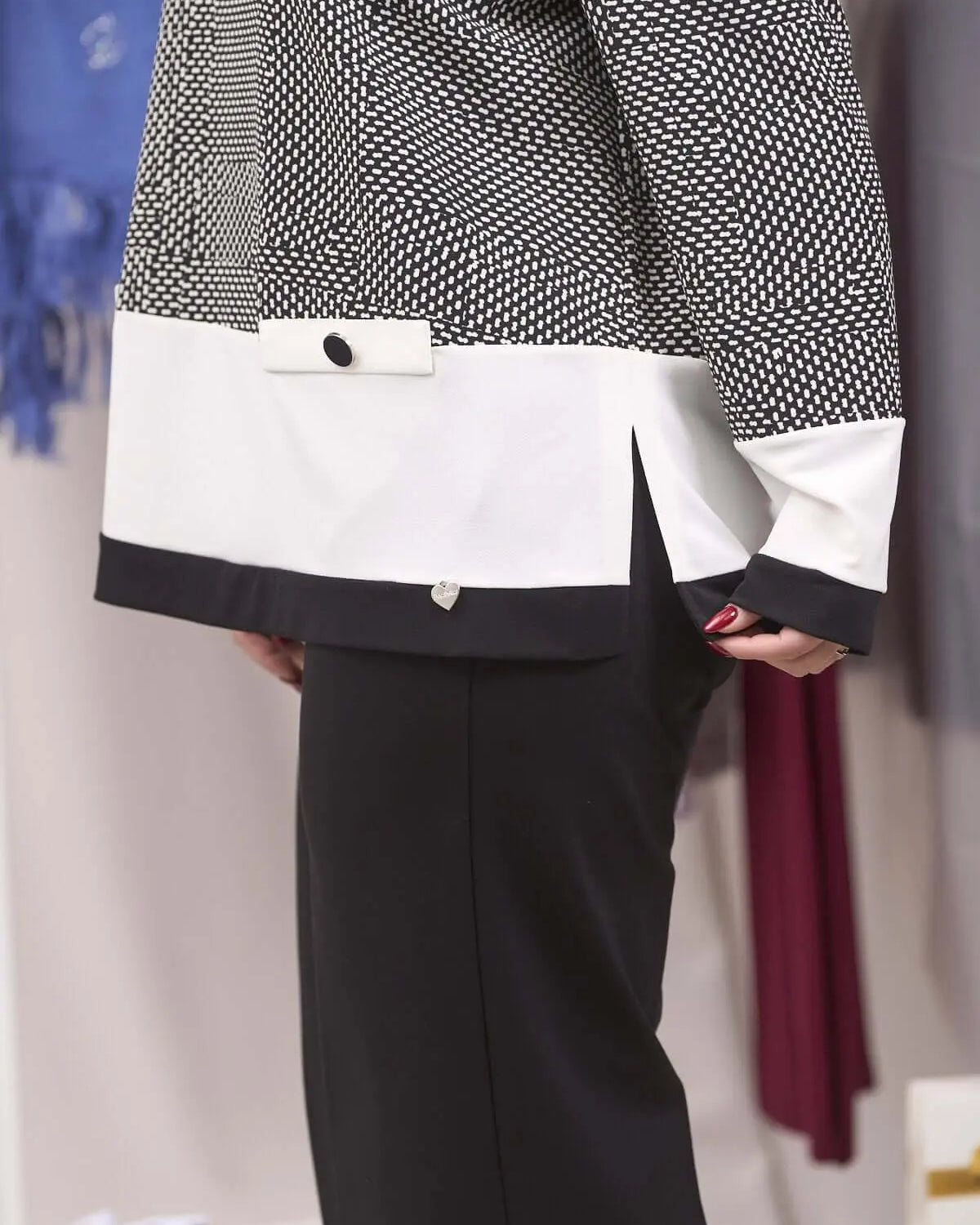 Maglia bicolor con pattine e inserti fantasia NERO DORABELLA PIU'