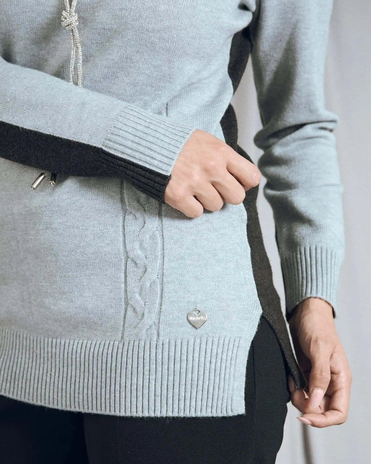 Maglia bicolor con scollo a barca GRIGIO CHIARO DORABELLA