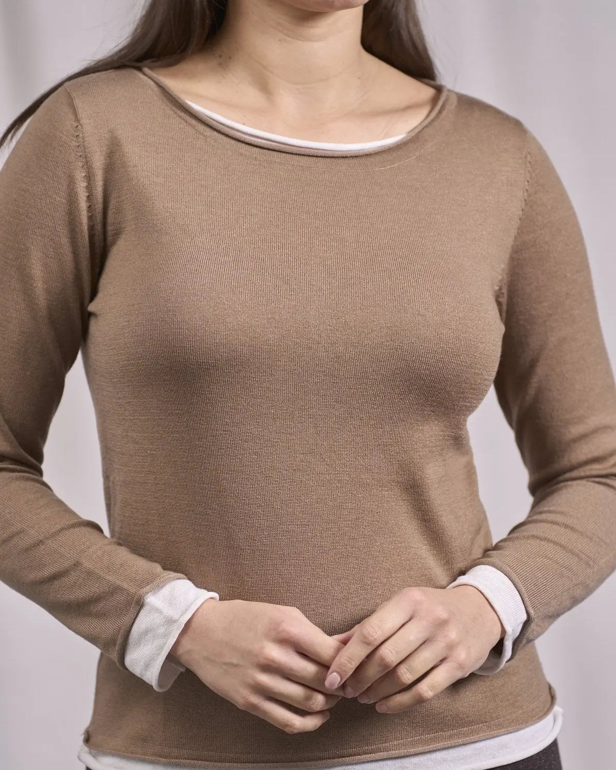 Maglia bicolor girocollo con orli a taglio vivo CAMMELLO IRONICA